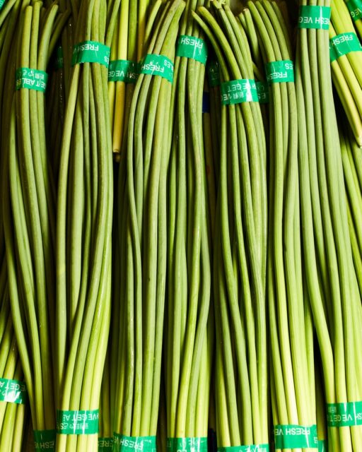 Garlic shoot. The flavour that makes everything else taste better.
Fresh from local farms. The kind of ingredient that sounds simple until it's missing – and then you notice. In soups, stir fries, scattered over whatever you just made. Always there. Always worth it.
In store now.

Tetra Fresh Grocer · Market Square, Sunnybank · 7am–10pm daily.
